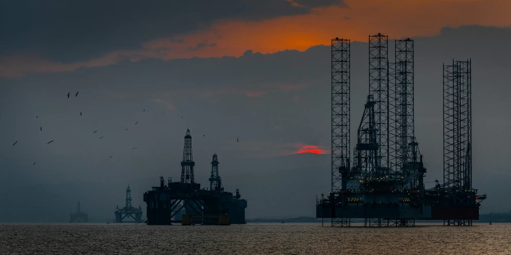 ADNOC signs 15-year LNG supply deal with Indian Oil ADNOC signs 15-year LNG supply deal with Indian Oil
